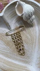 BROOCHES