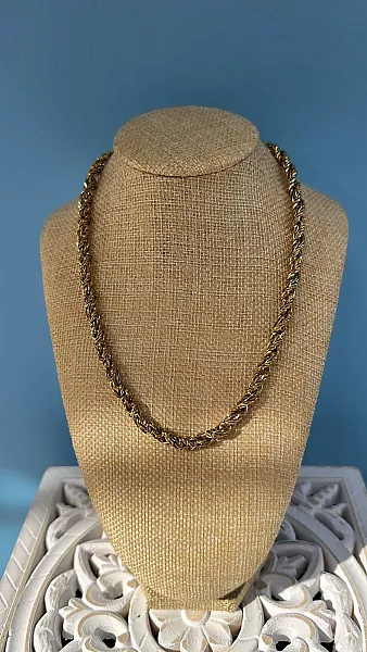 ELEGANT CHAIN